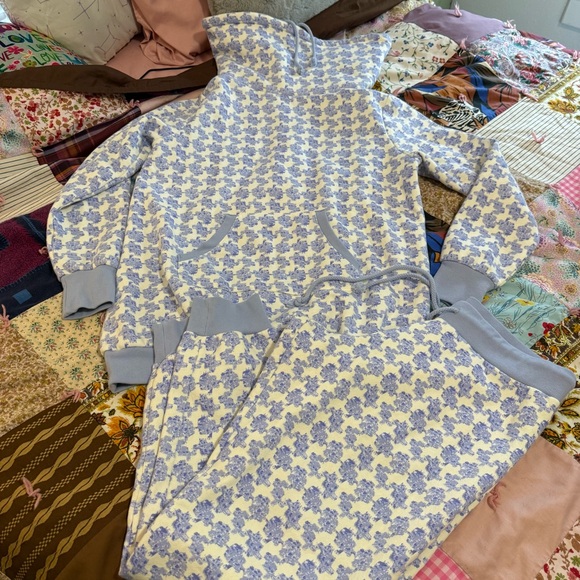 2 Piece Blue and White Pajamagram Fleece Pajamas medium - Picture 6 of 13